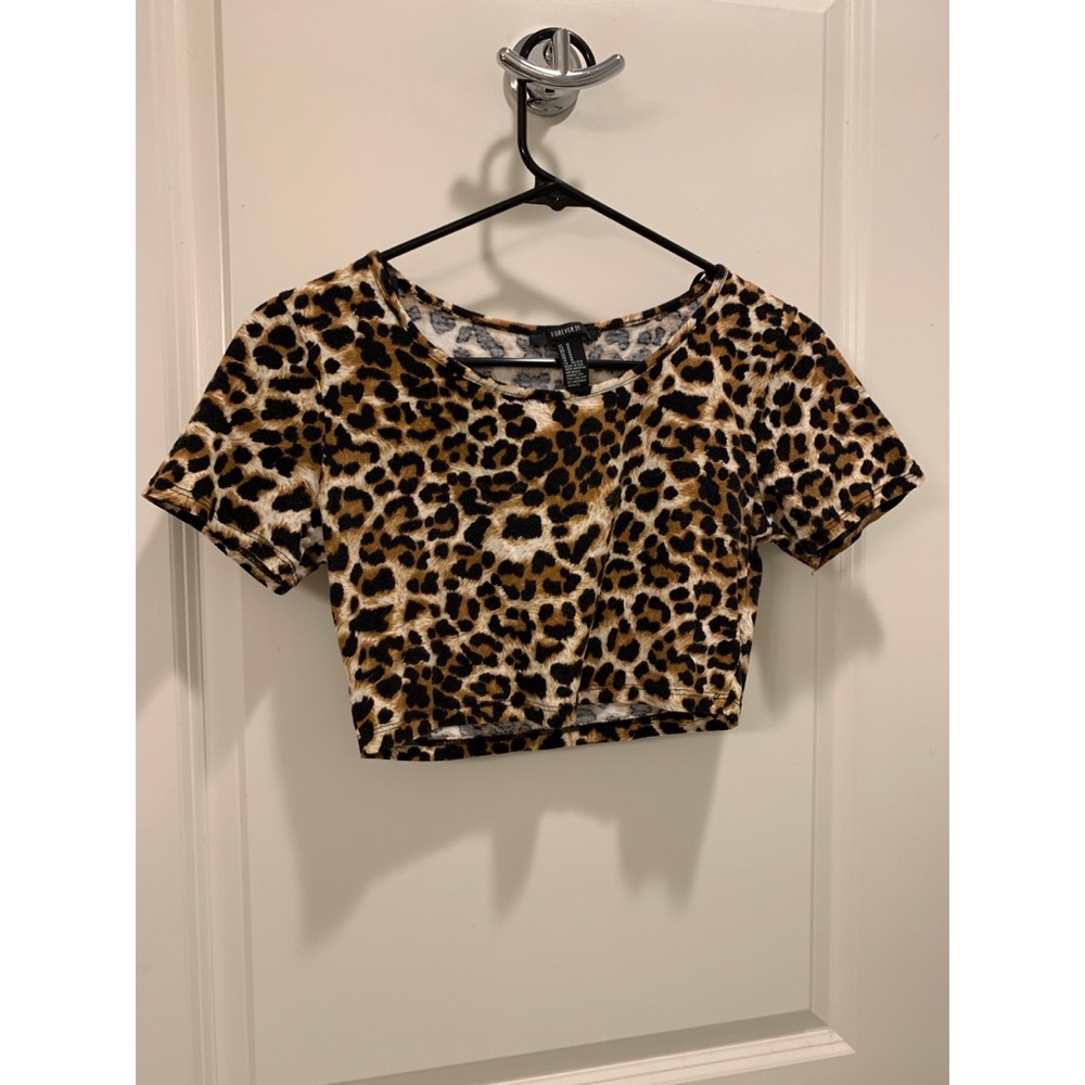 Leopard print crop-top